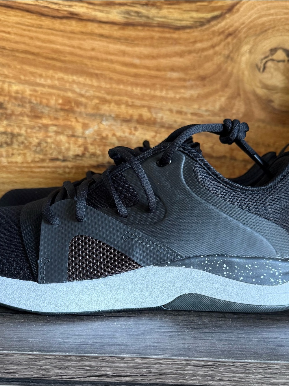Under Armour Women's Black & Gray Athletic Shoes